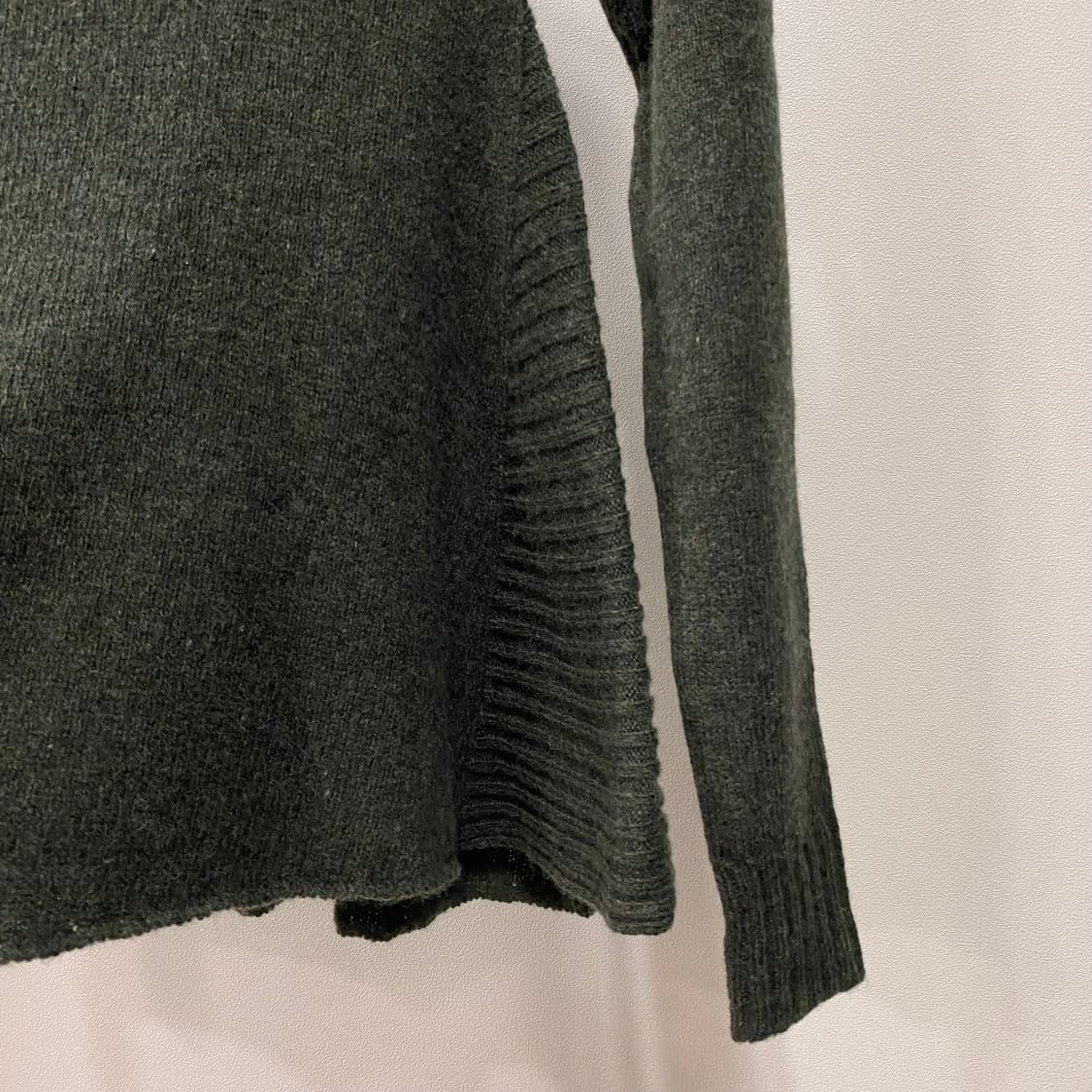 발렌시아가 한섬 터틀넥 울 니트 매장판 상품이미지4