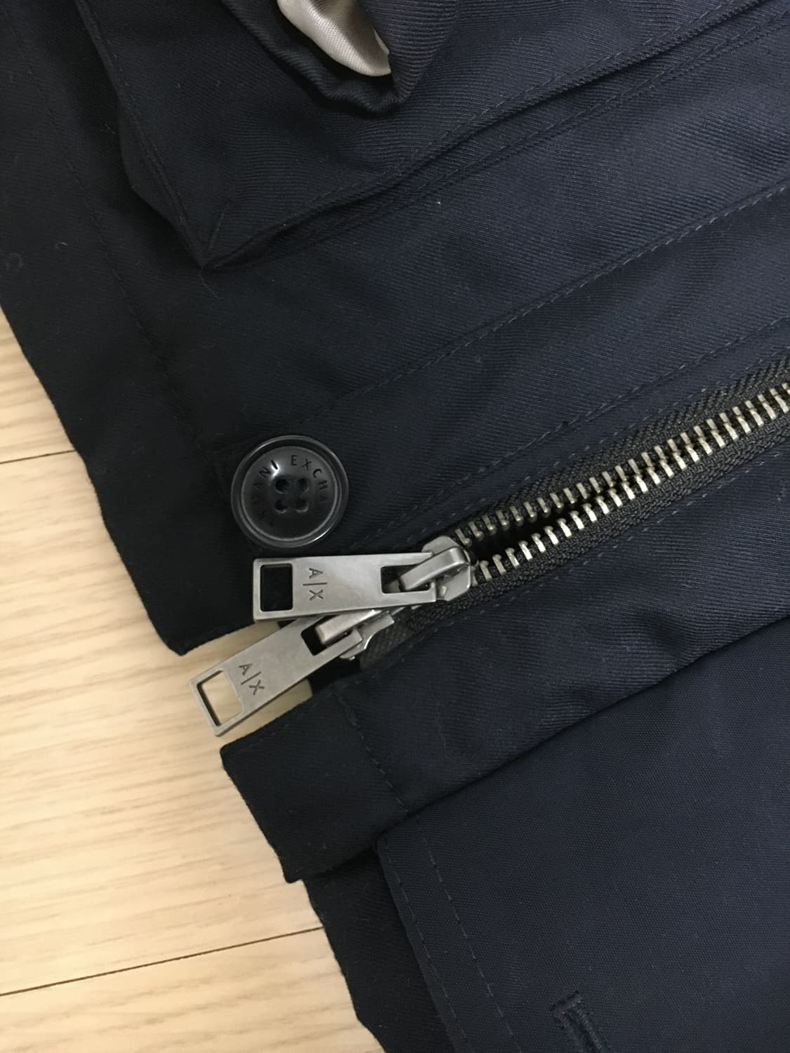 아르마니 익스체인지 M-65 자켓 야상 네이비 색상 판매합니다 상품이미지3