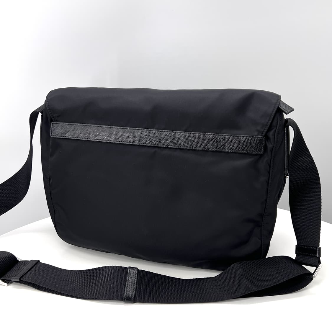 프라다 나일론 삼각로고 메신저백 크로스백 블랙  상품이미지4