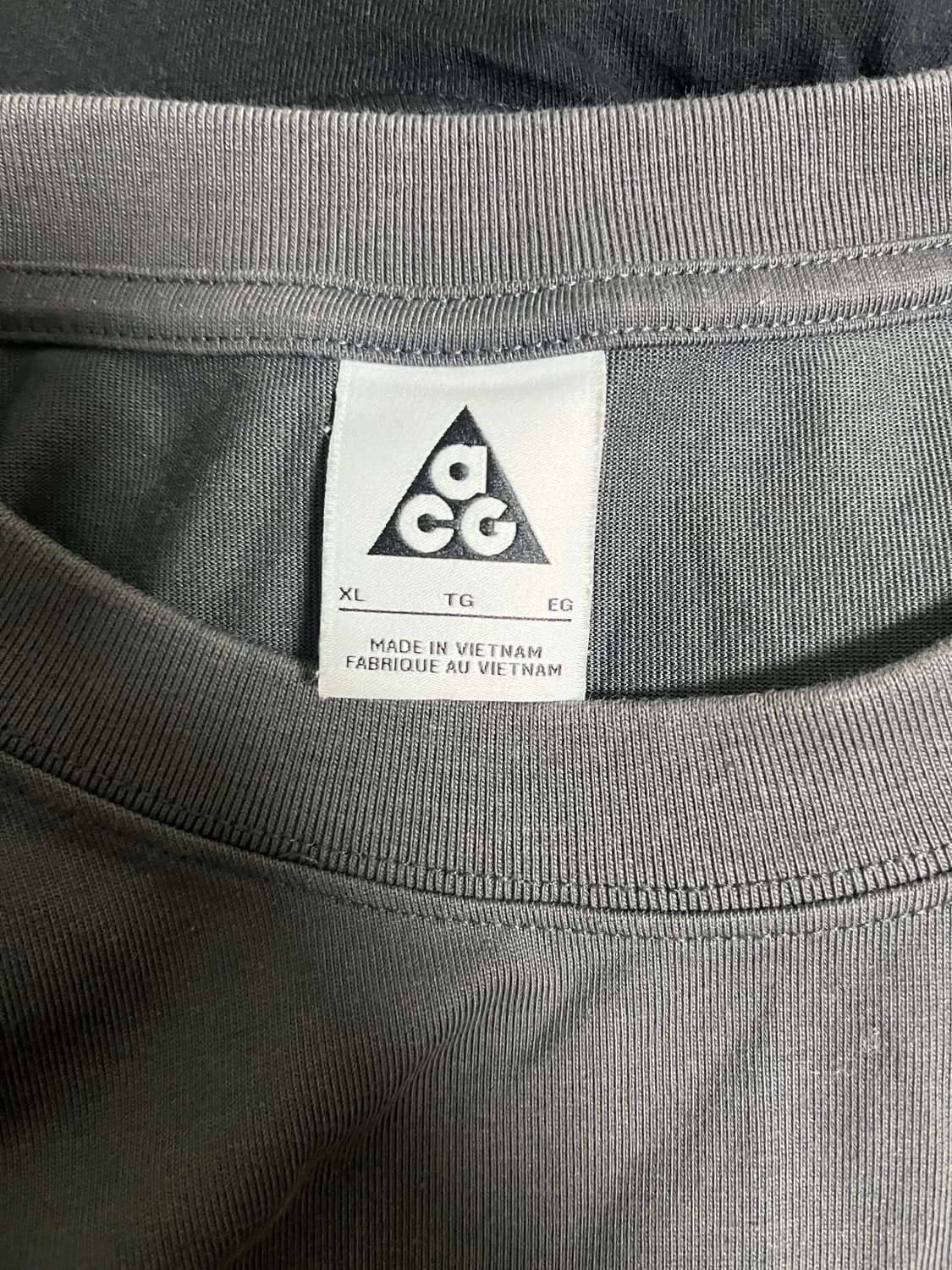US XL 나이키 ACG 고인돌 모놀리식 반팔 챠콜 상품이미지4