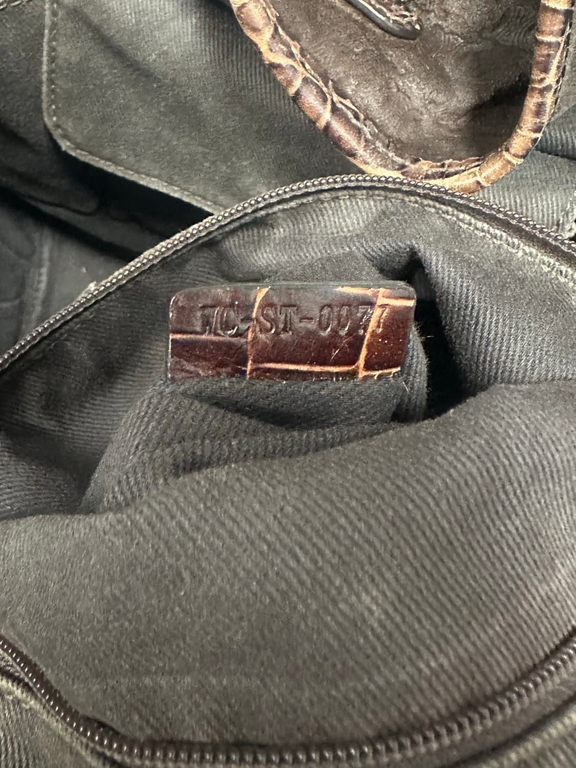 셀린느 엠보 마카담 비터스윗 호보백 상품이미지10