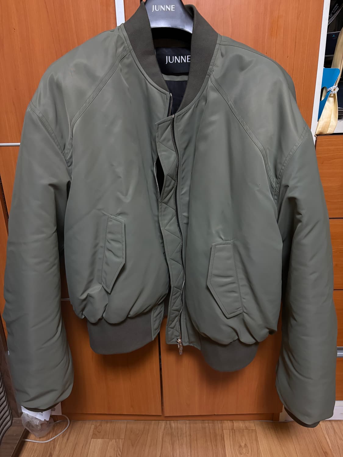 준느 J48 패디드 봄버 카키 라지 상품이미지3