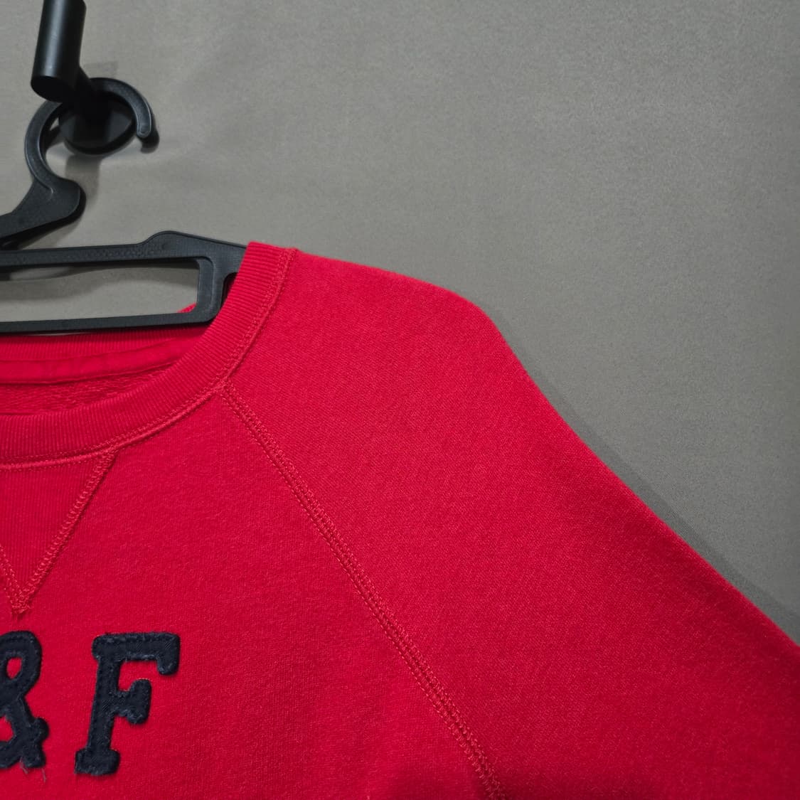 아베크롬비 레드 맨투맨 티셔츠 A&F 상품이미지2