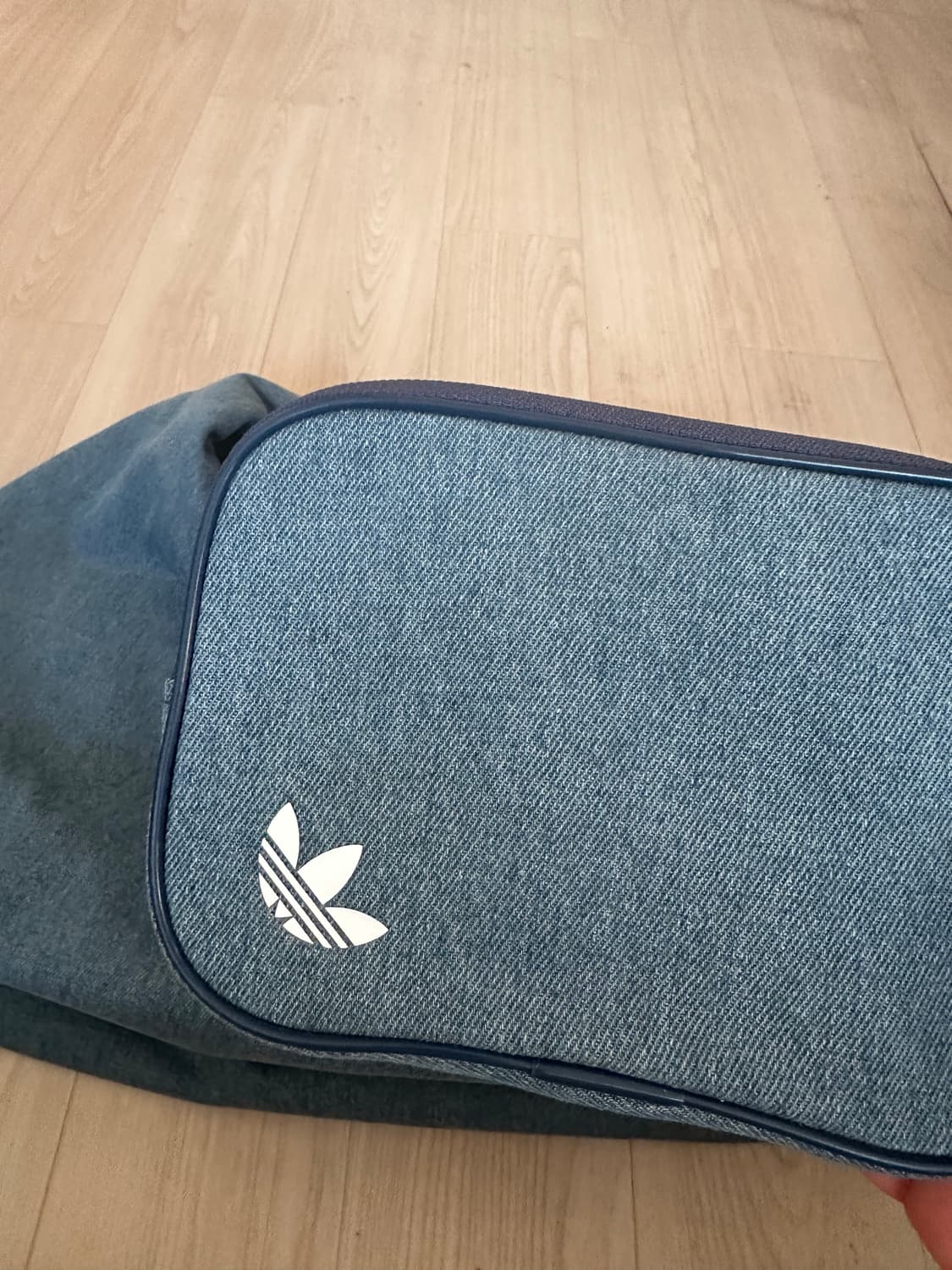 아디다스 데님 숄더백 + 파우치 새상품 상품이미지3