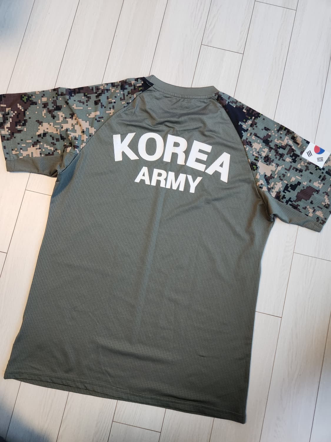 새상품급) R.O.K.A 로카 반팔티 사이즈95m

여러 중고사이트에도  상품이미지3