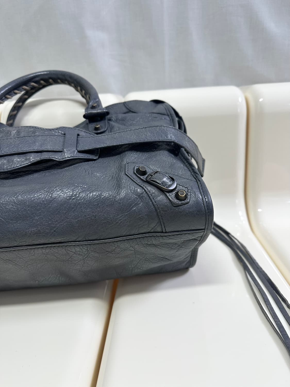 [A 정품] 발렌시아가 시티 모터백 미디움 다크그레이 상품이미지7