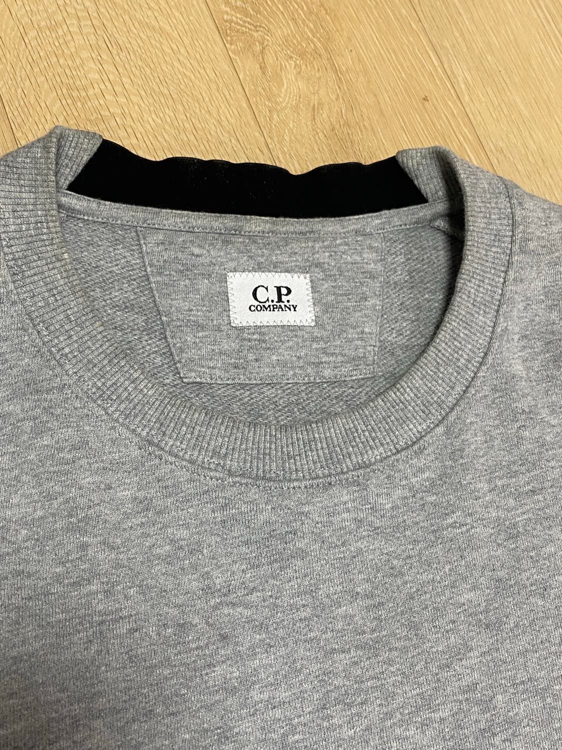 CP컴퍼니 그레이 와펜 맨투맨 XL 상품이미지4