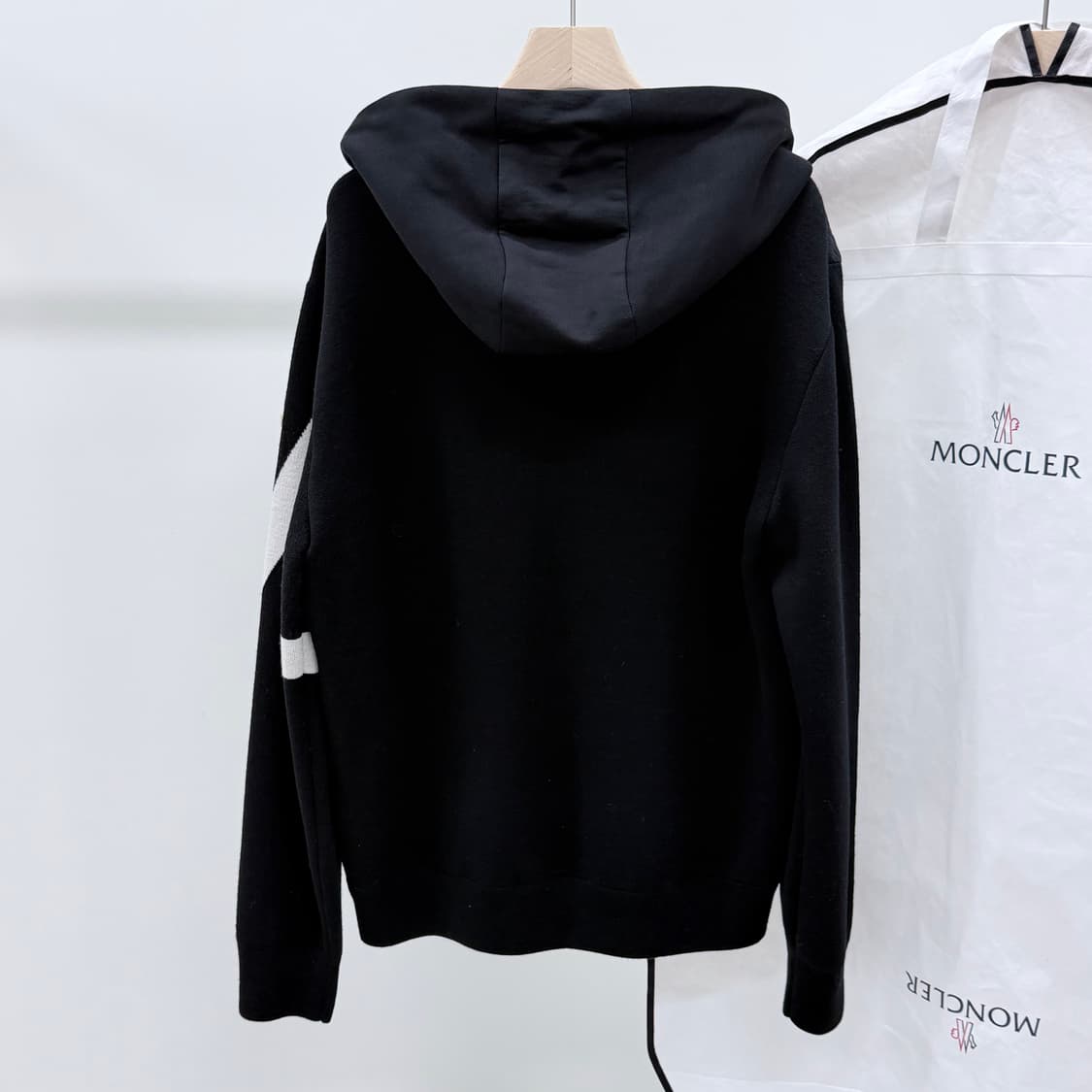 [S+급/2XL] 몽클레어 슬리브 후드 니트패딩 블랙 상품이미지4