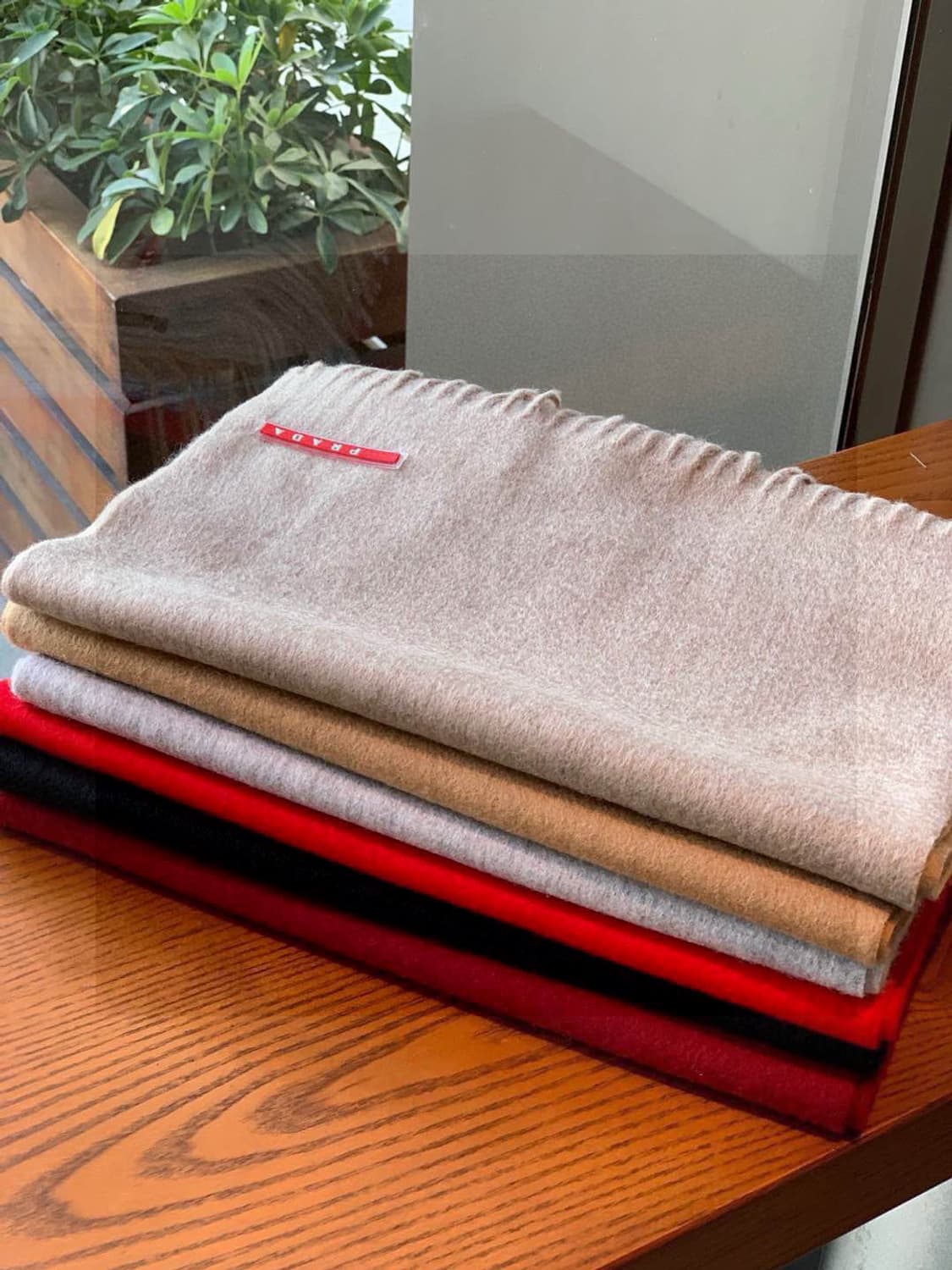 프라다 리나일론 개버딘 앤 울 스카프 상품이미지9