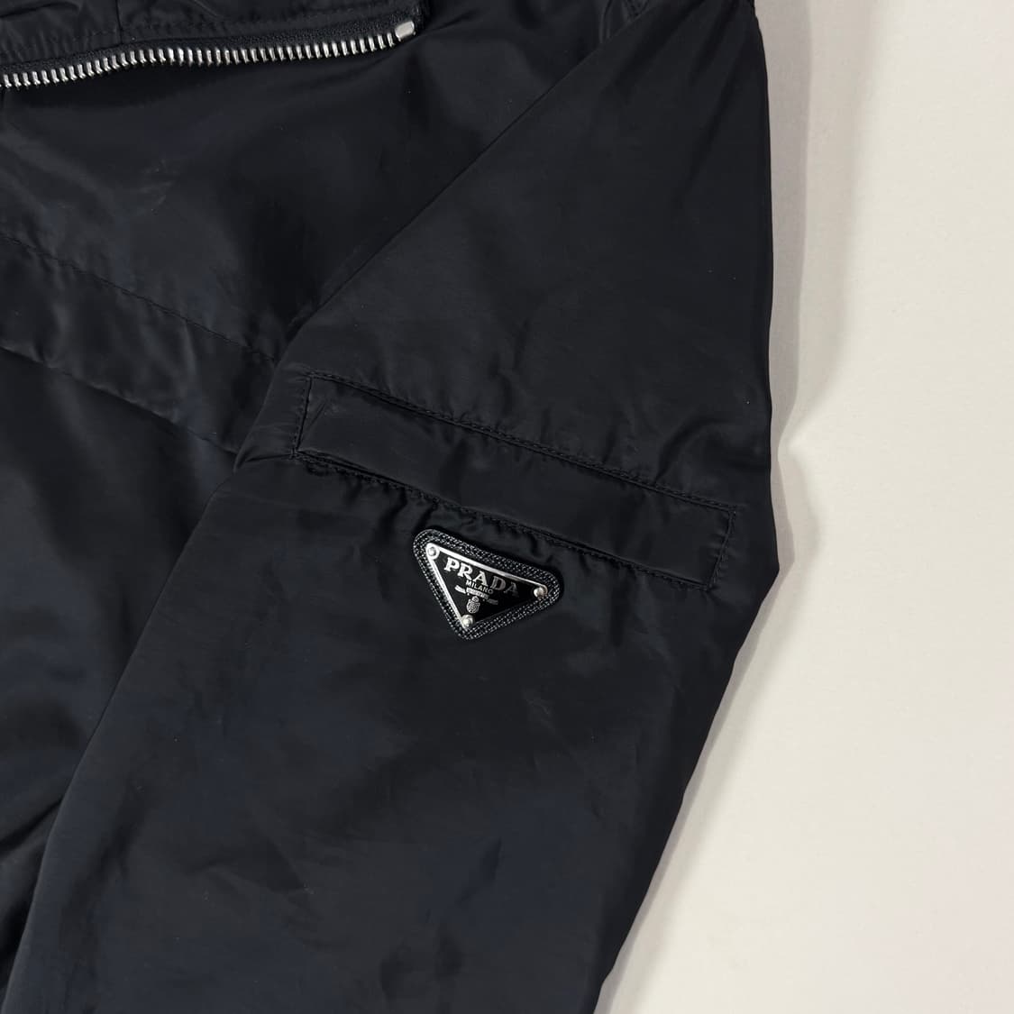 [50/당일출고]프라다 삼각로고 바람막이 상품이미지5