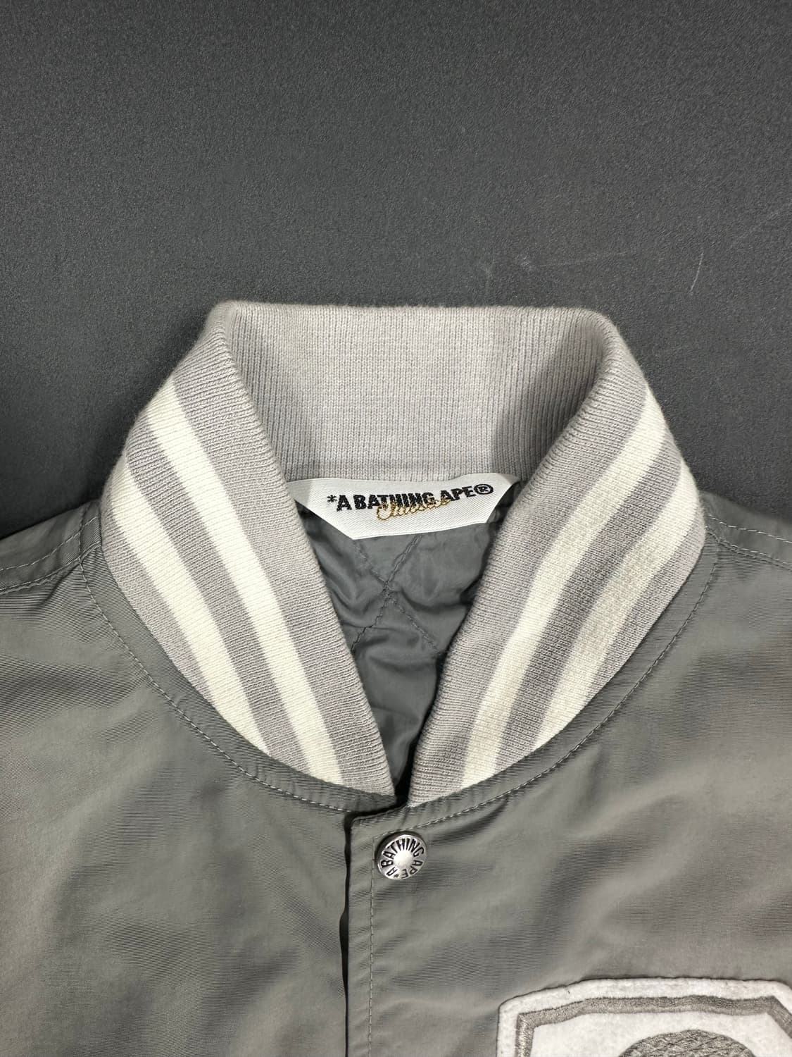 베이프 그레이 바시티 자켓 상품이미지4