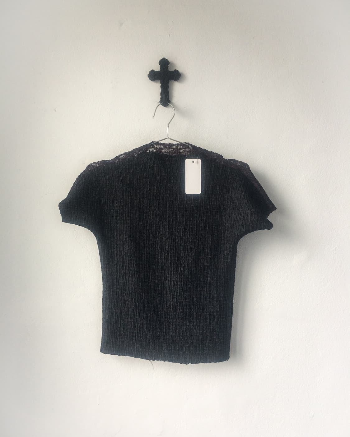 Back lace pleats top 상품이미지1