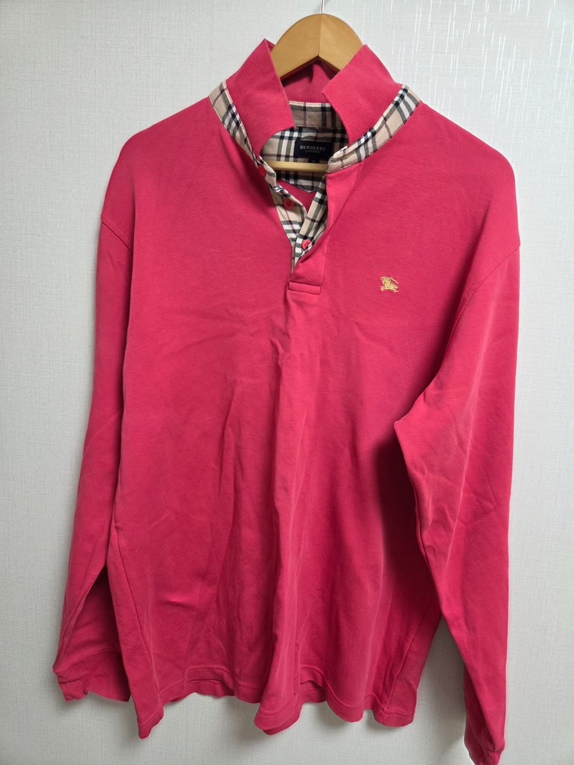 버버리 런던 핫핑크 긴팔 카라티 100정도 레플리카 상품이미지4