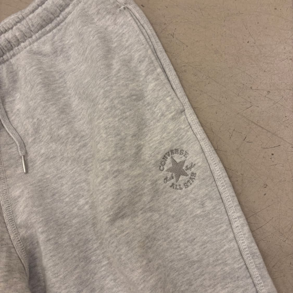 컨버스 스몰로고 그레이 트레이닝 조거 팬츠 상품이미지2