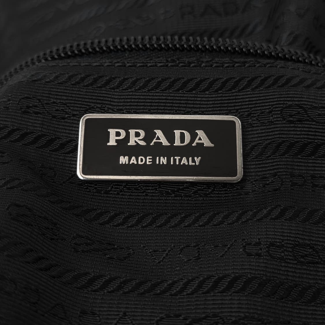 [정품 PRADA] 프라다 사이드 투포켓 남성 크로스백 메신저백 라지 상품이미지9