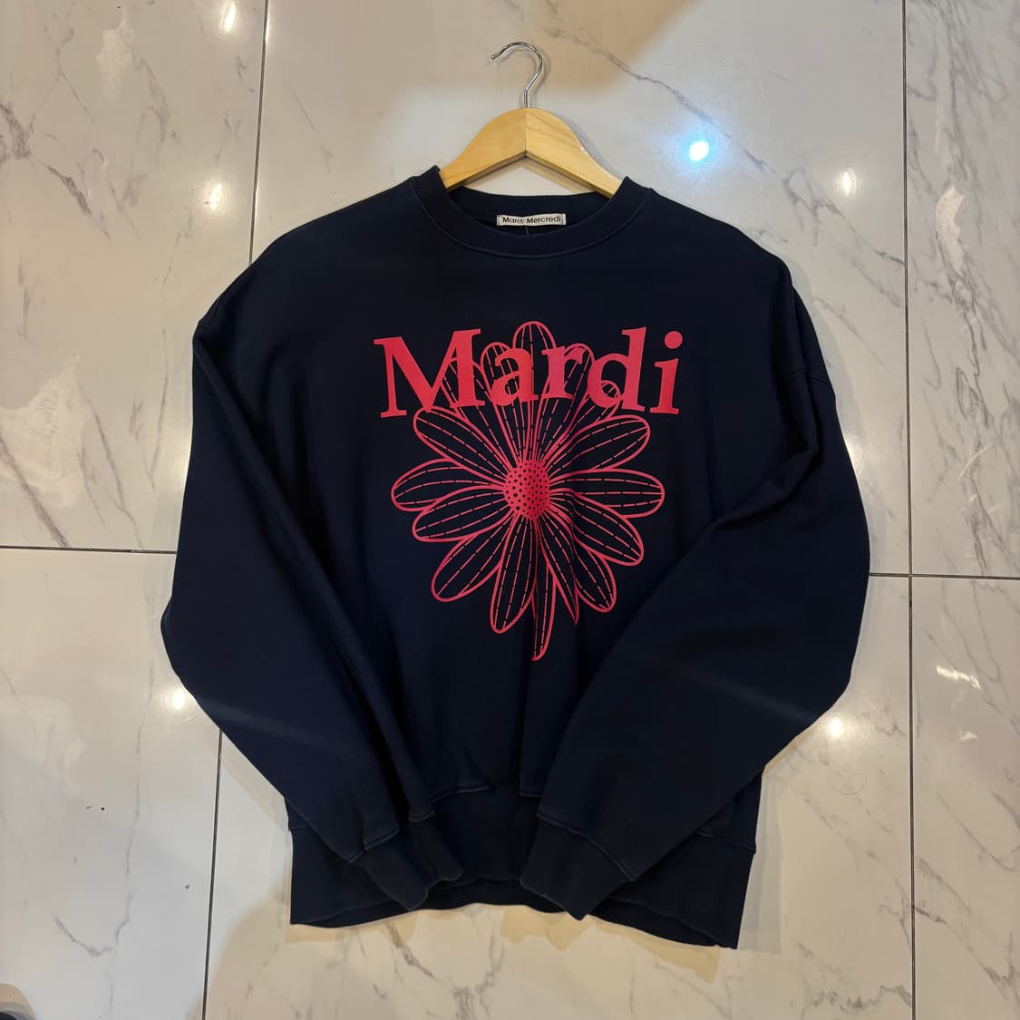 마르디 메크르디 로고 맨투맨 네이비 상품이미지1