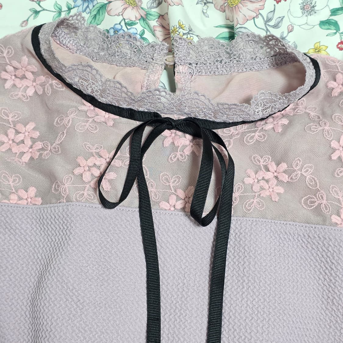 일본빈티지)퍼플x핑크 양산형 플로럴 레이스 핀터깔 로맨틱 리본 블라우스 상품이미지2