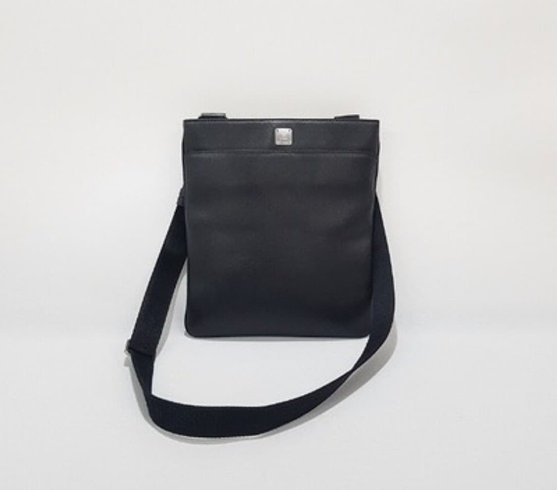 MCM 엠씨엠 미니 레더 미니 크로스백 블랙 상품이미지1