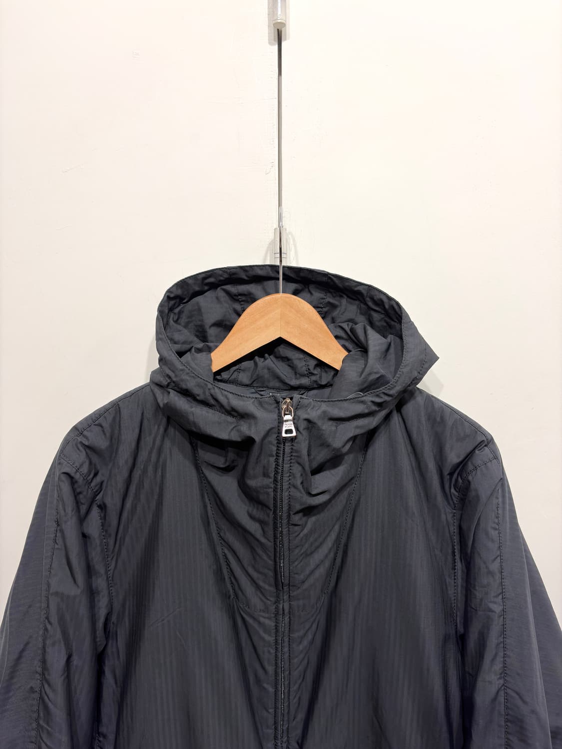 프라다 리나일론 후드 자켓 상품이미지4