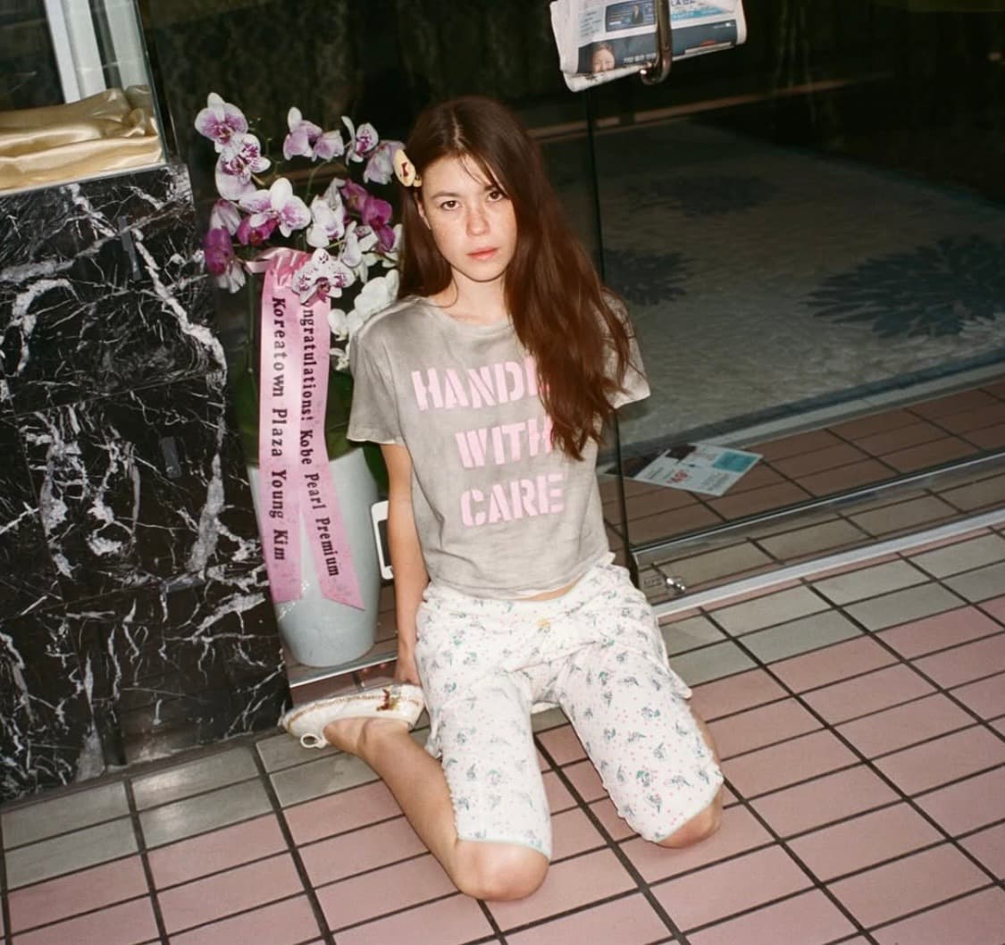 Ashley Williams 애슐리윌리엄스 happy 티셔츠 상품이미지1