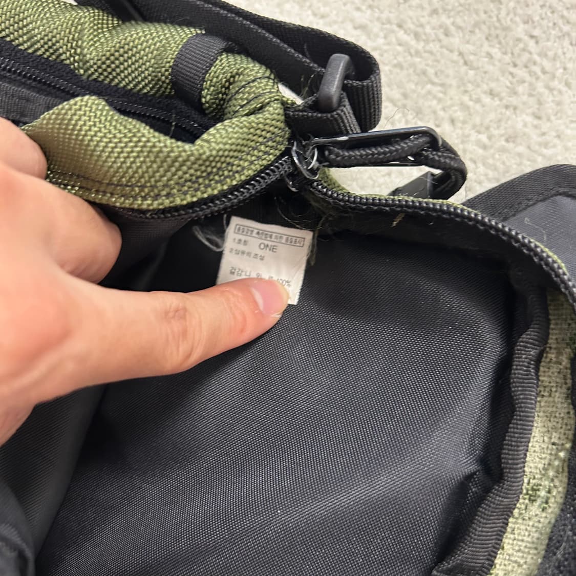 The North Face khaki cross bag 상품이미지5