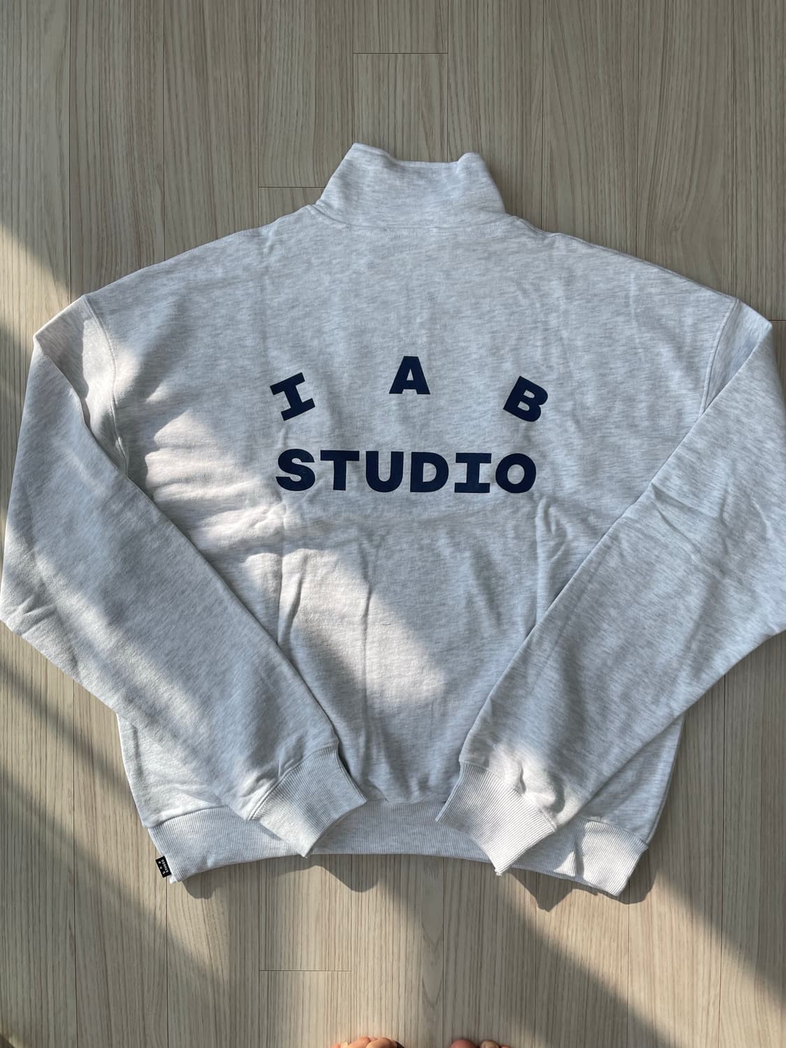 [새상품] 아이앱 스튜디오 하프 집업 그레이 상품이미지1