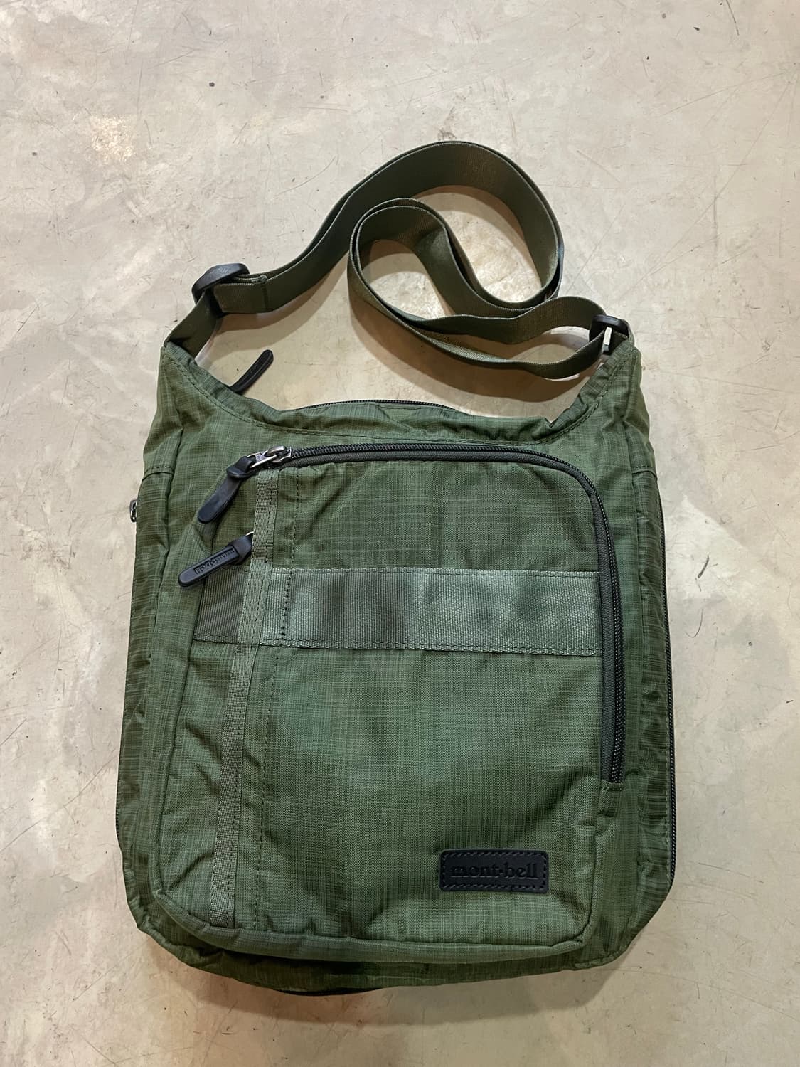 몽벨 카키 크로스백 상품이미지2
