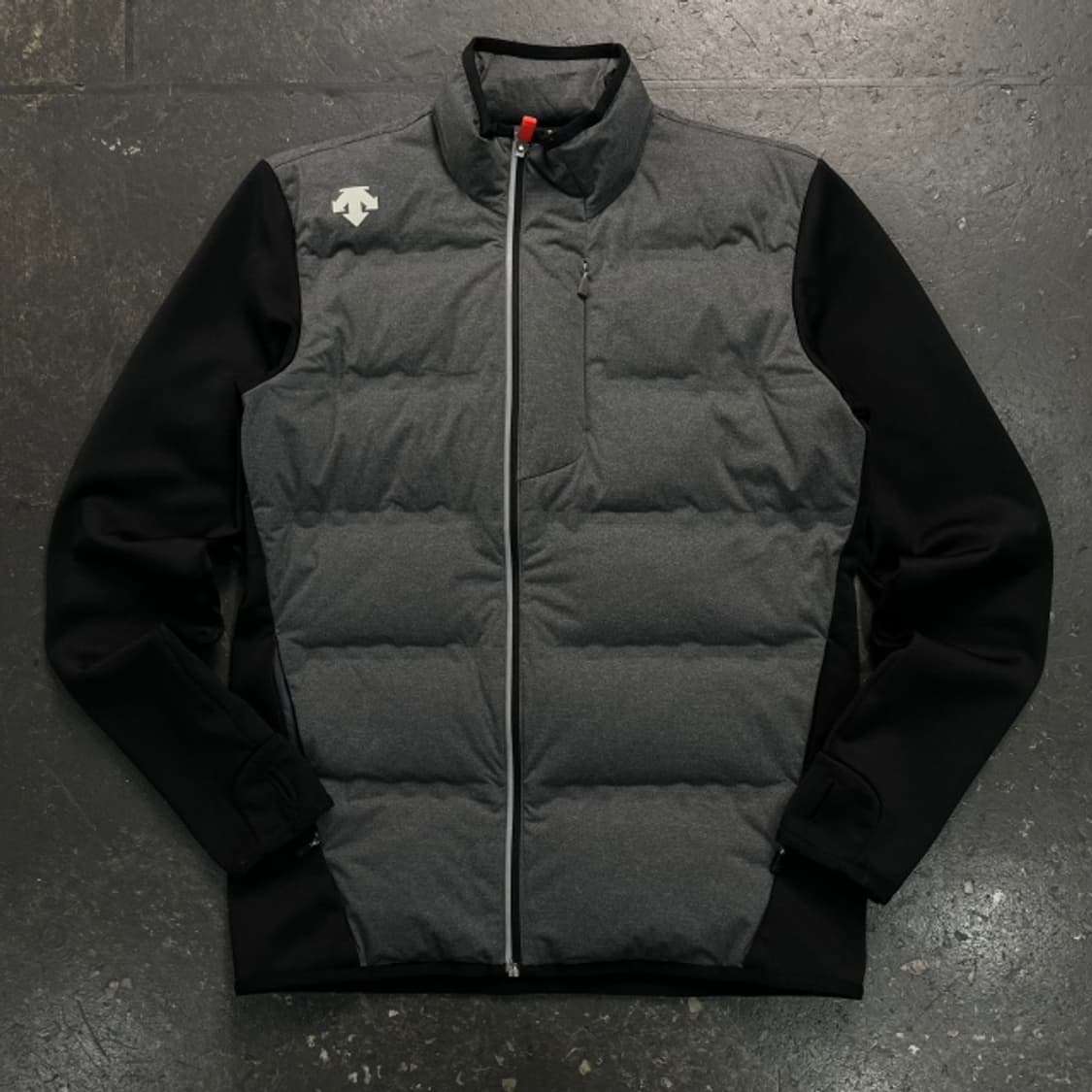 100 데상트 하이브리드 방풍 패딩 상품이미지1