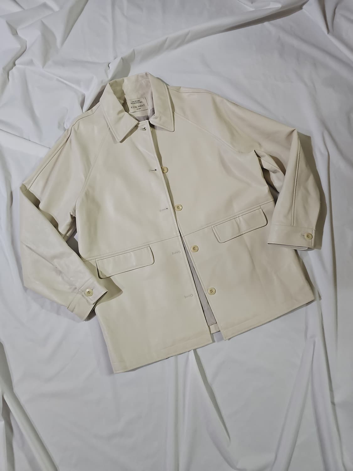 오디너리먼트 마크 하프 비건 레더 가죽 자켓 크림 상품이미지4