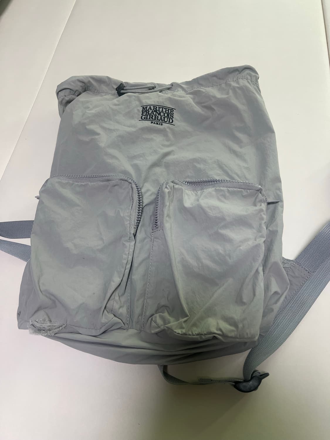 마리떼 프랑소와 저버 클래식 로고 스트링 백팩 라이트 그레이 상품이미지2