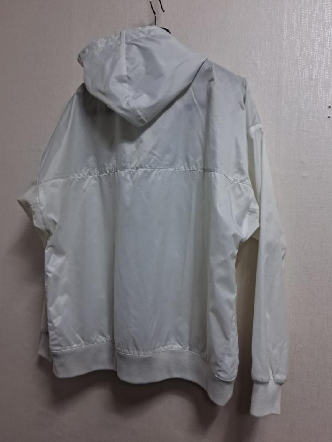 나이키 화이트바람막이 후드점퍼 105 상품이미지2