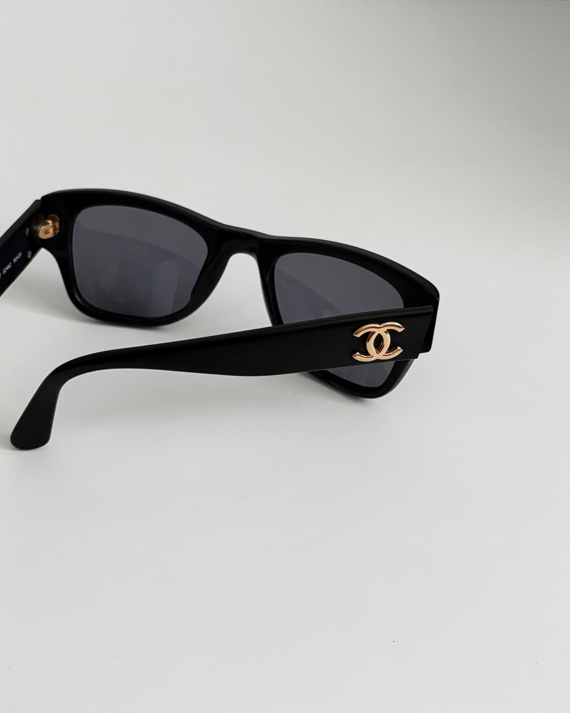 CHANEL 샤넬 CC 로고 선글라스 02462 90405 - black 상품이미지1