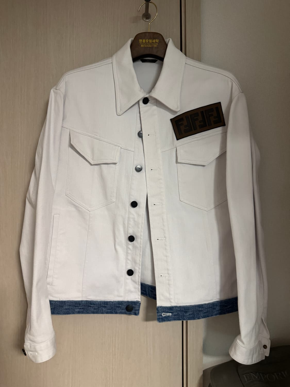 펜디(FENDI) 화이트 데님 자켓 판매 52사이즈 상품이미지1