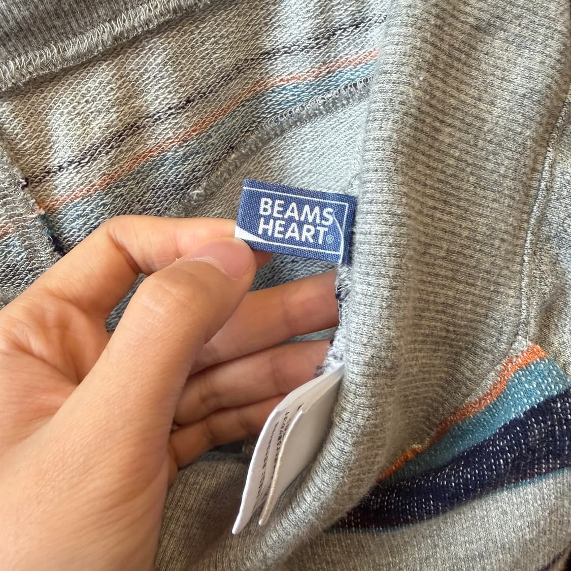 빔즈 하트 밴딩 미디 스커트 멀티 스트라이프 패턴 디테일 그레이 k74 상품이미지9