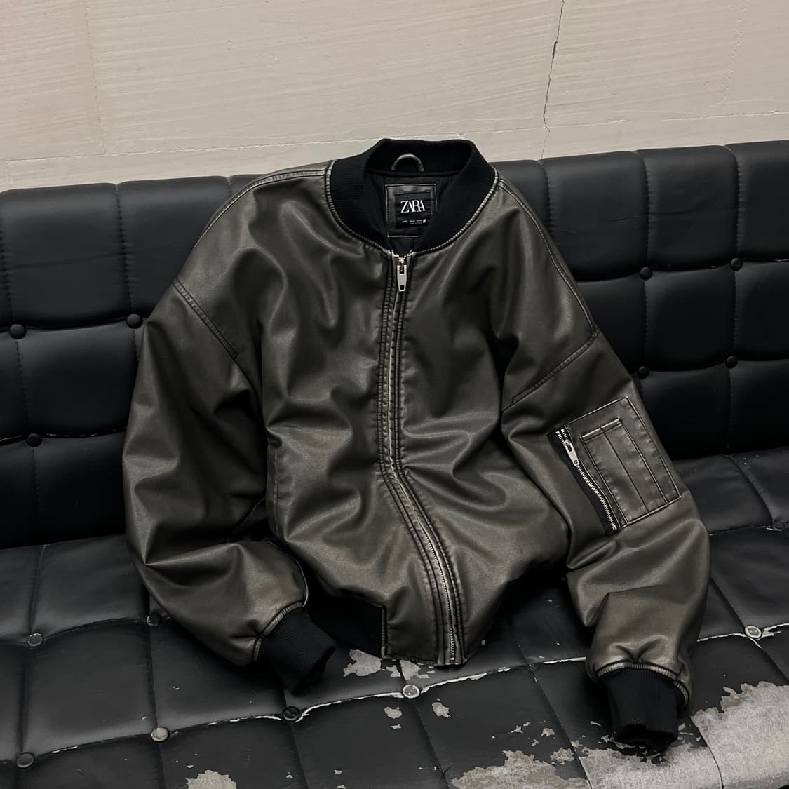 자라 페이크 레더 오버핏 빈티지워싱 봄버 자켓가죽 XL 상품이미지8