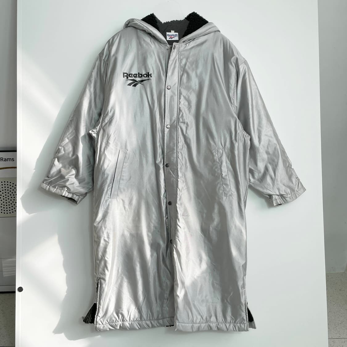 C2 리복 빅로고 유광 실버 롱 돕바 롱자켓 L사이즈 상품이미지1