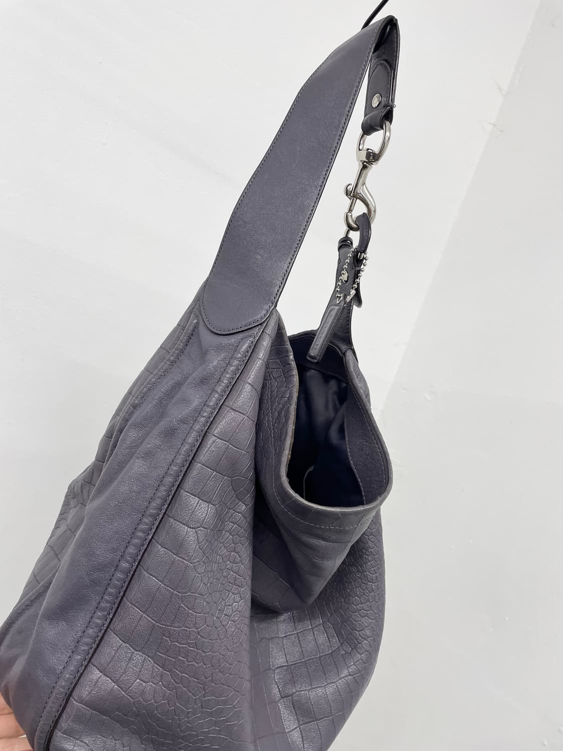 코치 레더 로고 태슬 호보백 상품이미지10