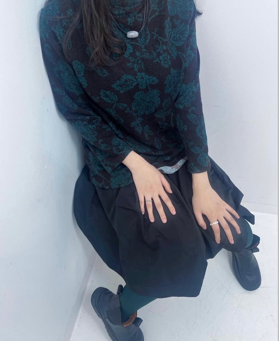 다크그린 꽃무늬 긴팔 티셔츠 dark freen flower tee 상품이미지2