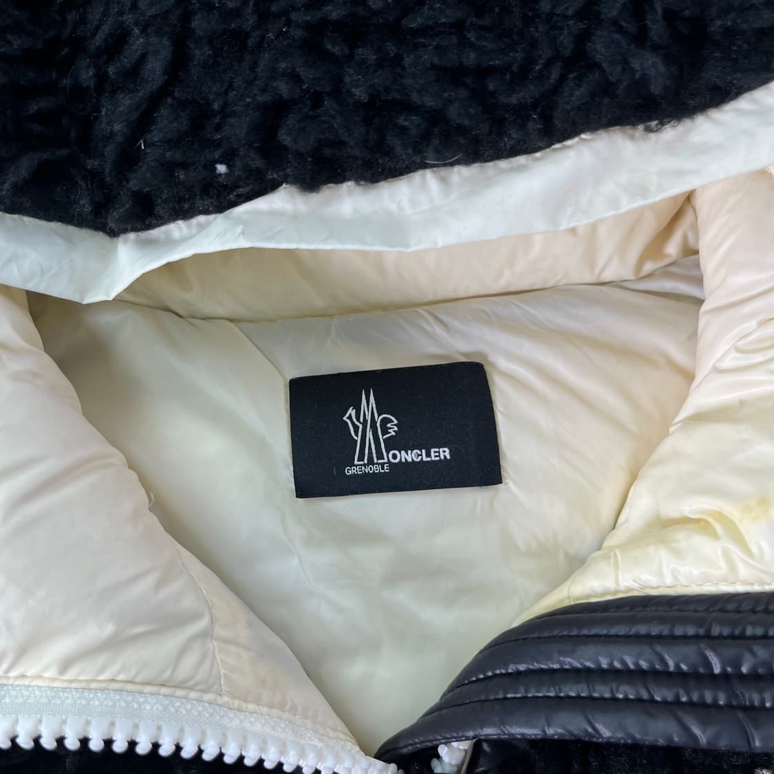 W 100 몽클레어 25FW 패딩 베스트 상품이미지3