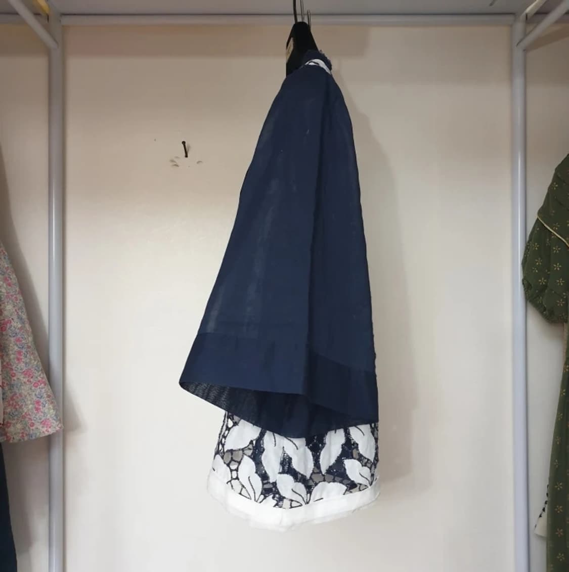 LANVIN 랑방 플라워 기퓌르레이스 시어코튼 크롭 블라우스 한섬 상품이미지2