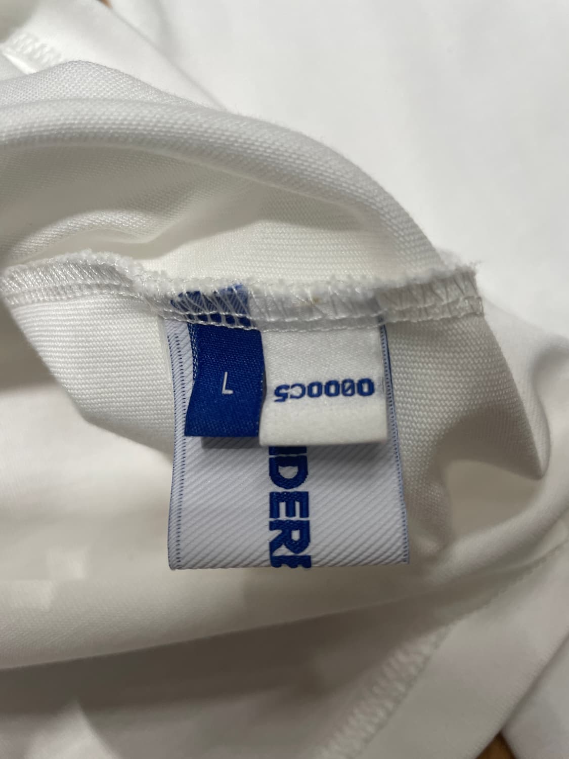 아더에러 9주년 긴팔티셔츠 화이트 상품이미지5