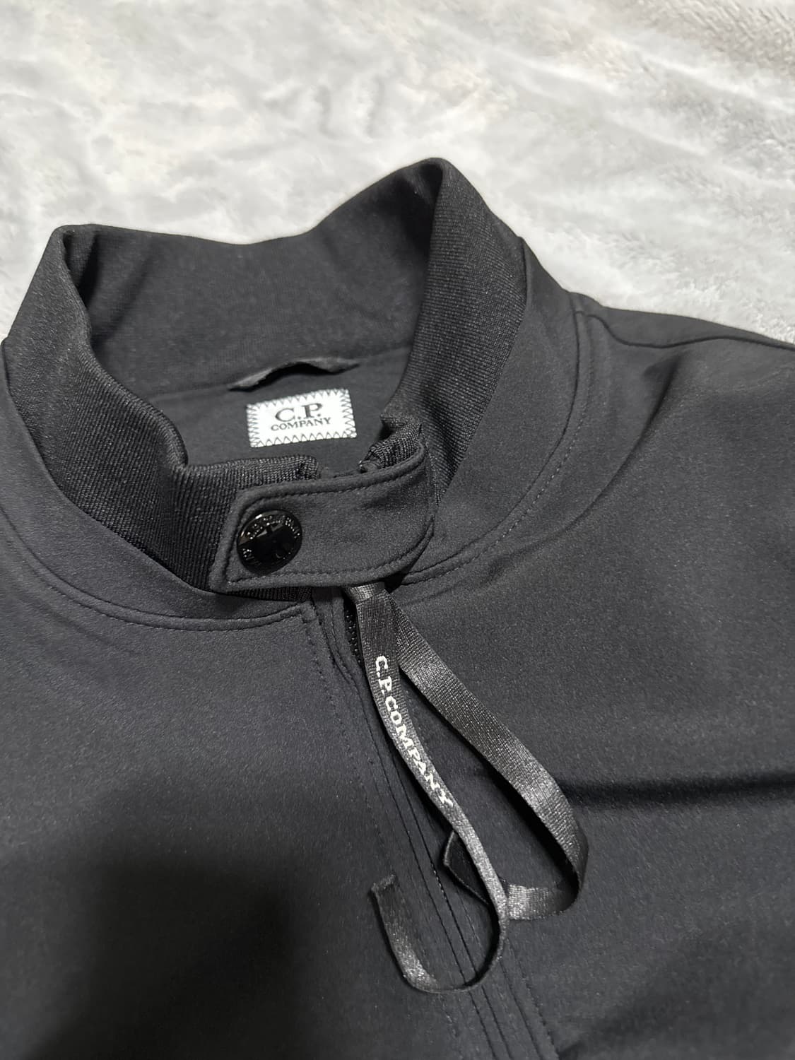 CP컴퍼니 렌즈 와펜 쉘 자켓 블랙 52(XL) 상품이미지3