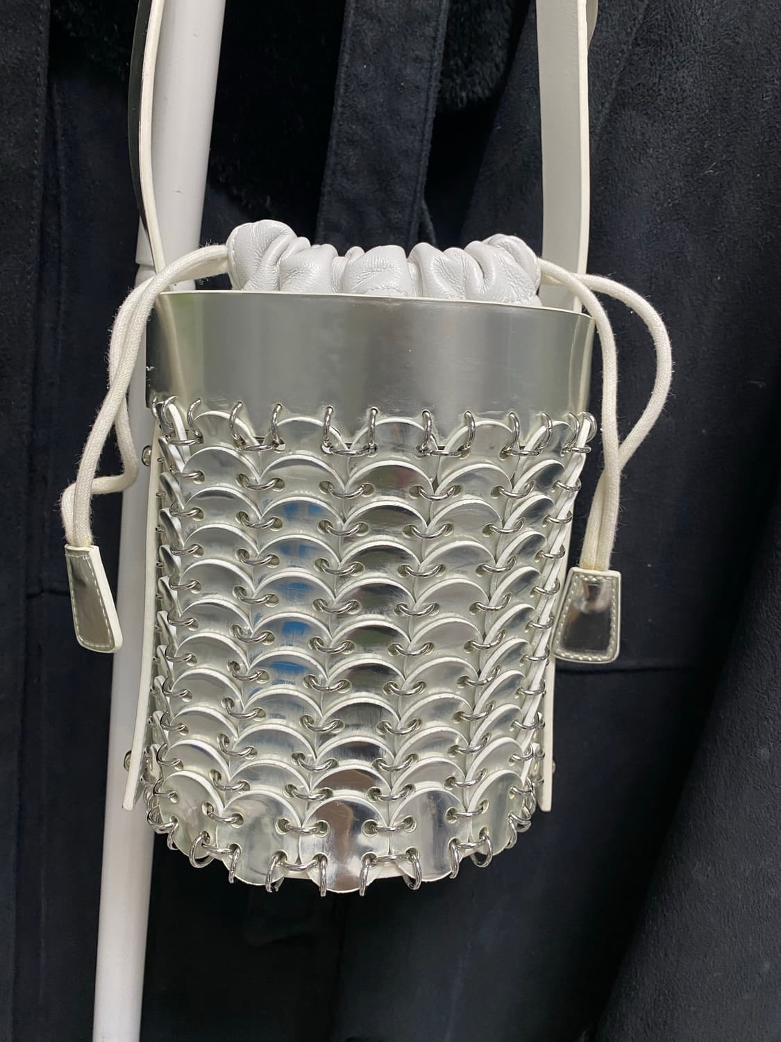 파코라반 숄더백 상품이미지1