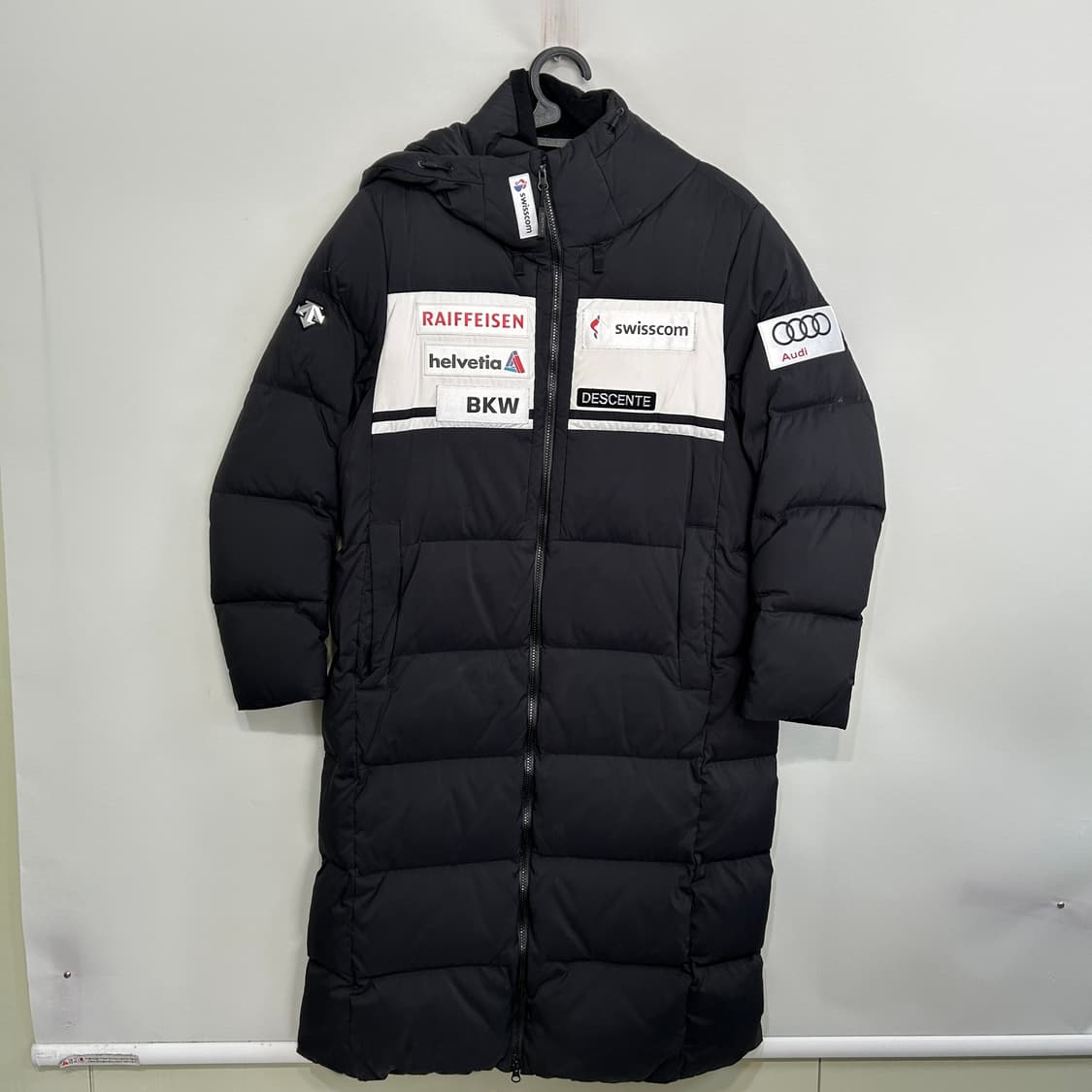 데상트 아우디 스위스스키팀 롱패딩 95 블랙 남성 상품이미지1