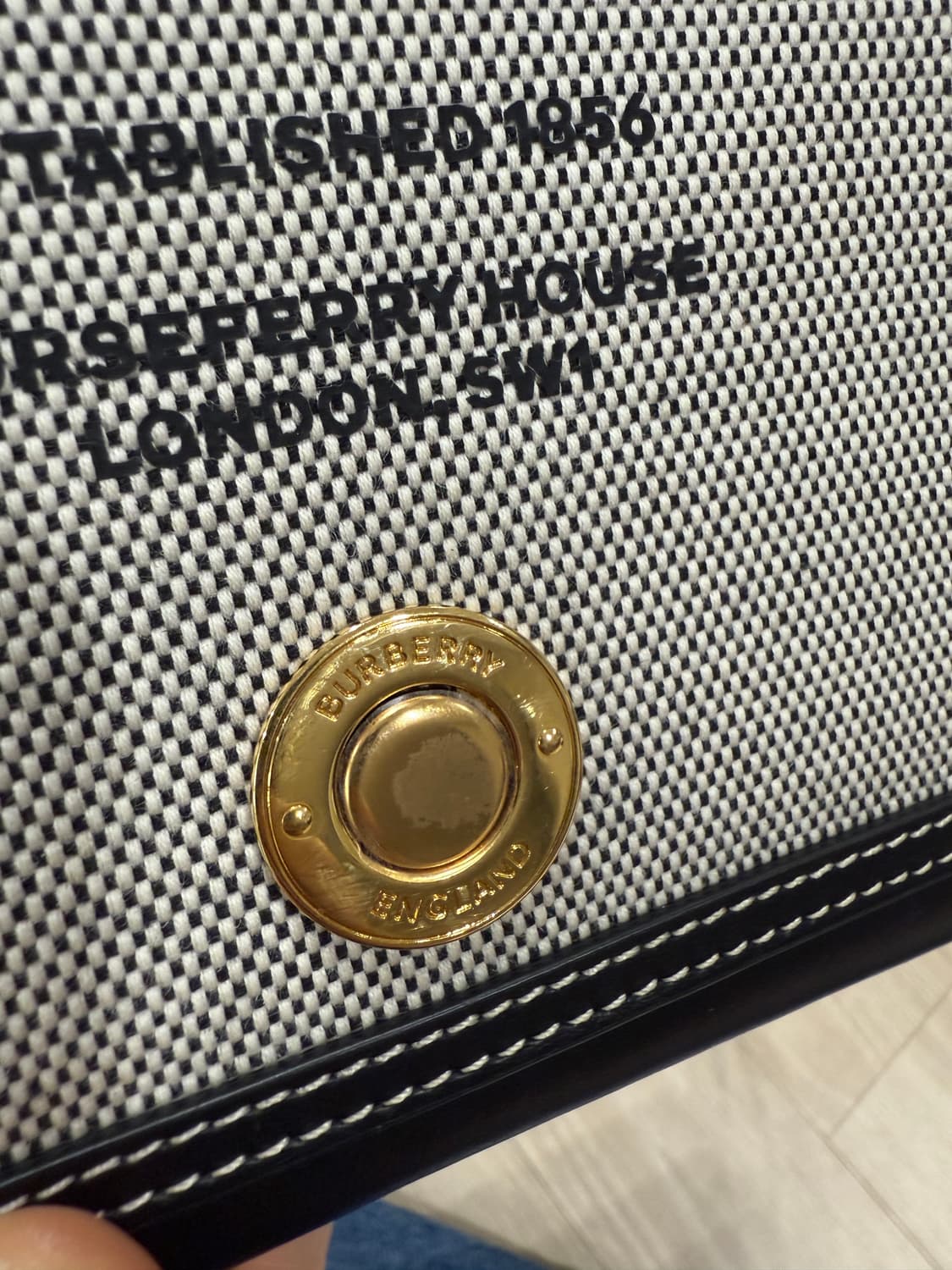 버버리 호스페리 프린트 컨버스 레더미니 노트백 상품이미지10