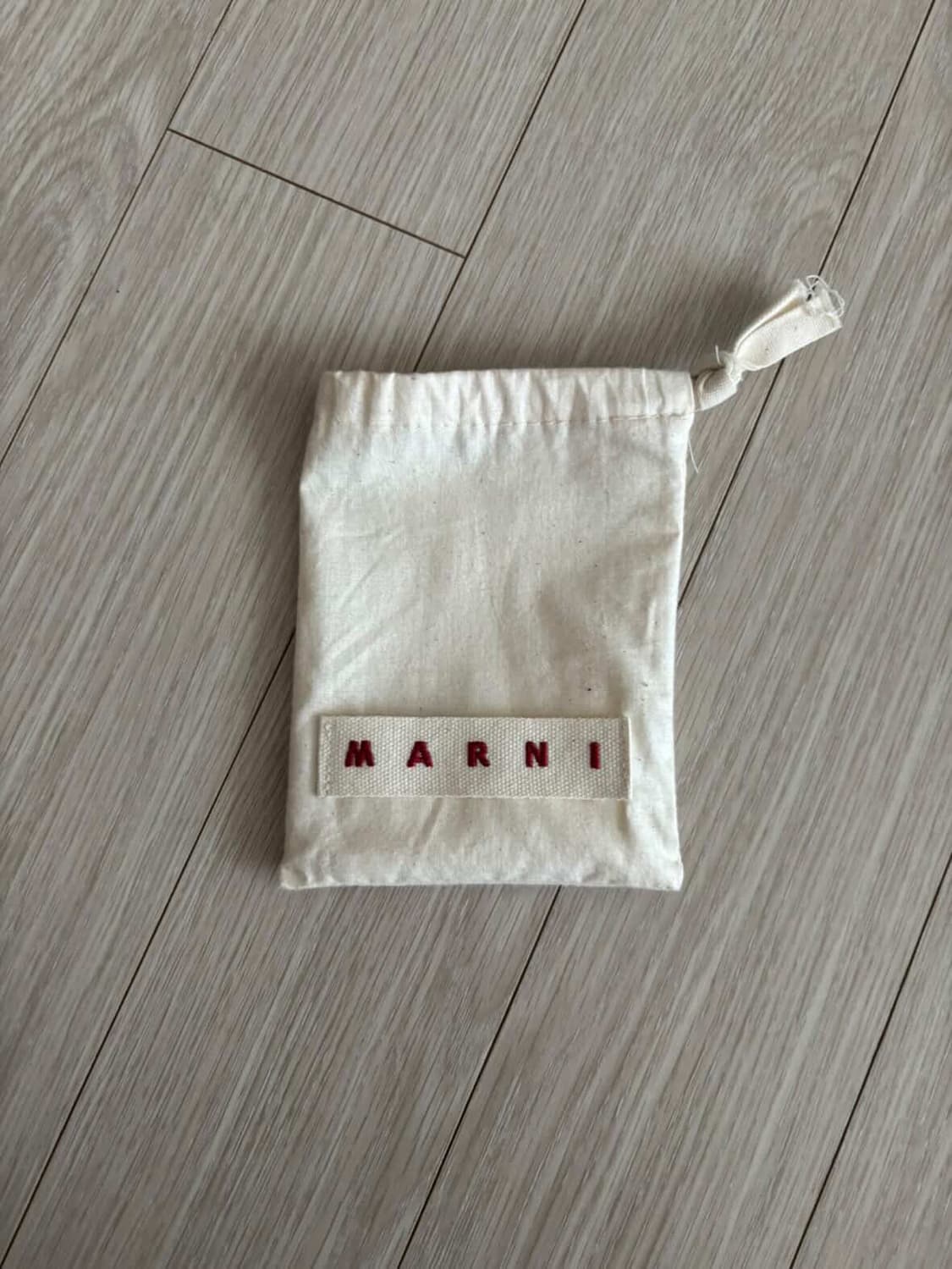 마르니 멘딩 장식 그레이 가죽 2단 지갑 상품이미지2