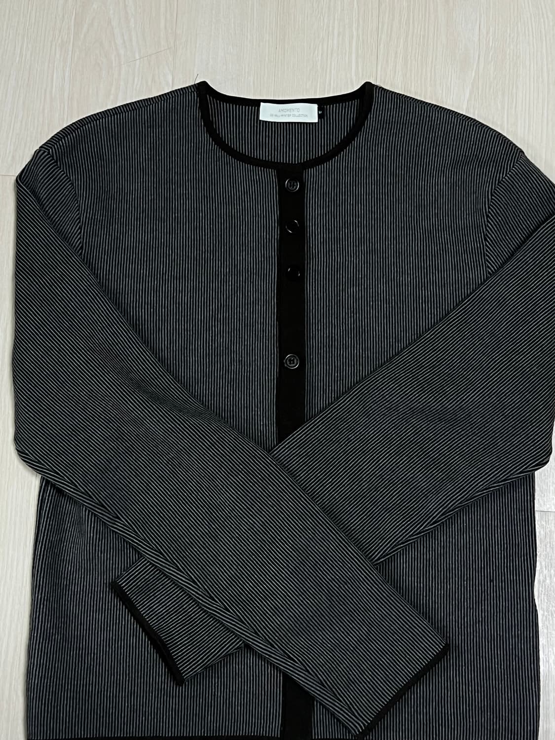 아모멘토 25fw 스트라이프 가디건 m사이즈(브라운) 상품이미지1
