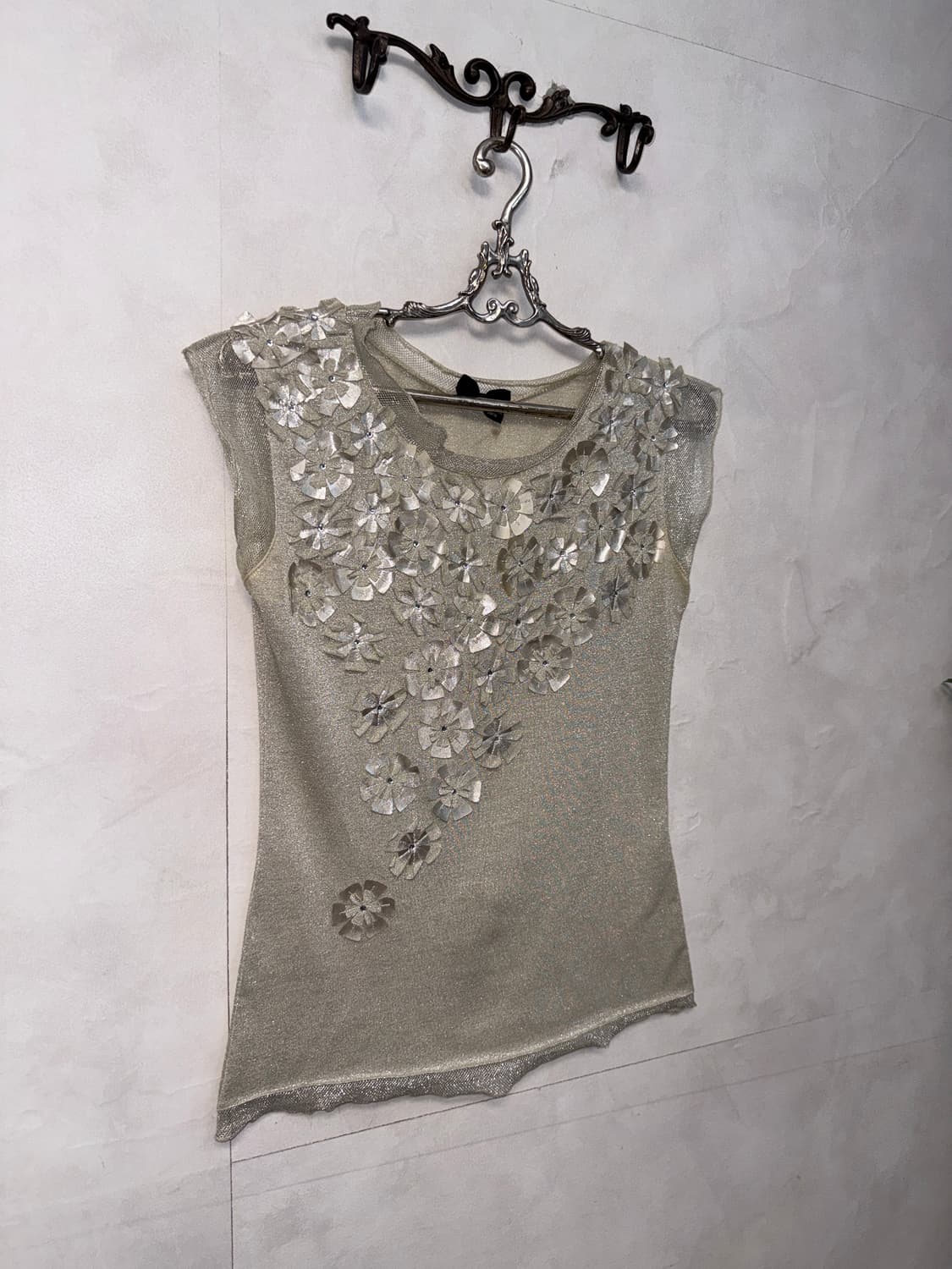 Metallic gold beige glitter flower 슬리브리스 상품이미지2