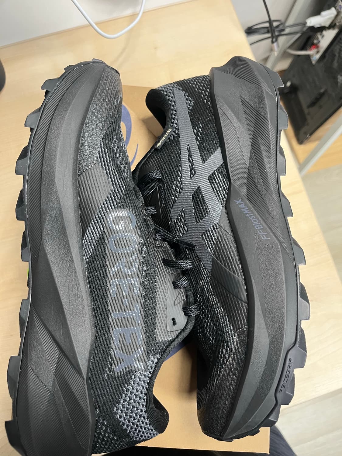 아식스 트라부코 14 GTX 블랙 270mm 새상품 상품이미지3