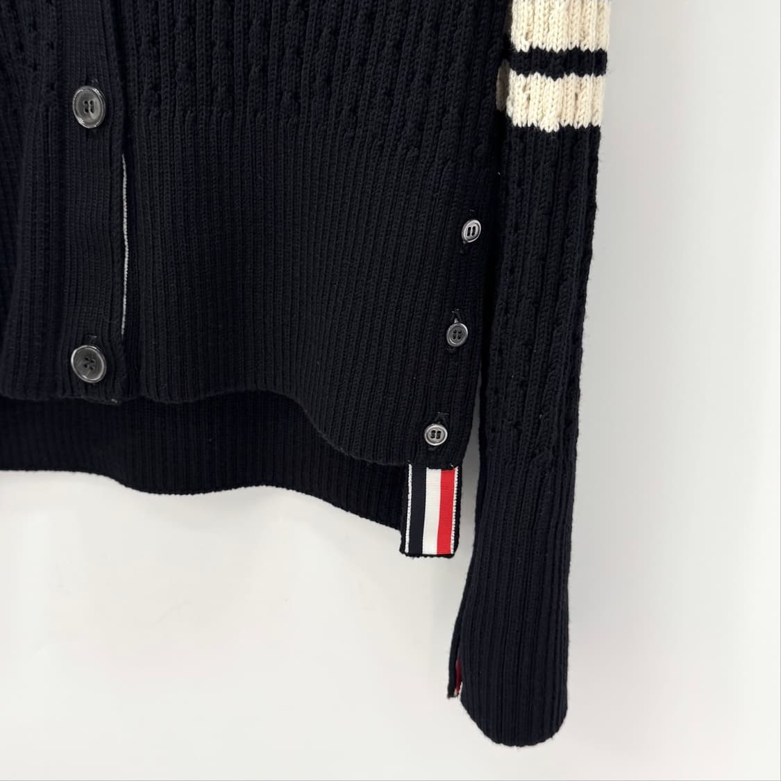 [36사이즈] 톰브라운 사선완장 울 가디건 네이비 (FKC557A) 상품이미지7
